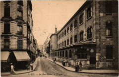 Carte postale ancienne La Rue Blomet et l'Ecole
                                                                     à Paris 15e
                                