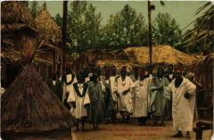 Village Sénégalais - Porte Maillot - Groupe de Jeunes Gens à Neuilly-sur-Seine