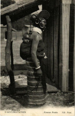 Carte postale ancienne Jardin d'Acclimatation - Femme Foula
                                                                     à Neuilly-sur-Seine
                                