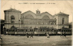 Carte postale ancienne La Gare Montparnasse
                                                                     à Paris 6e
                                