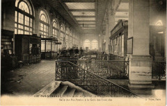 Paris Inonde 129 Salle des Pas-Perdus a la Gare des Invalides à Paris