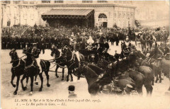 Paris Ll.mm. le Roi et la Reine d'Italie. Roi quitte la Gare à Paris