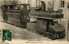 Carte postale ancienne Crue de la Seine - Tramway de Versailles
                                                                     à Paris 16e
                                