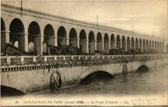 Carte postale ancienne Inondations de Paris - Le Viaduc d'Auteuil
                                                                     à Paris 16e
                                