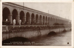 Inondations - Déversement des ordures ménagères au Viaduc d'Auteuil à Paris 16e