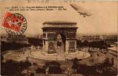 Carte postale ancienne Le dirigeable “République au dessus de l'Arc de Triomphe
                                                                     à Paris 8e
                                