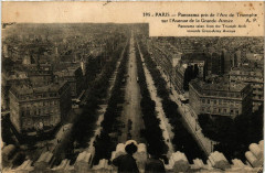 Carte postale ancienne Panorama pris de l'Arc de Triomphe sur l'Avenue de la Grande Armée
                                                                     à Paris 16e
                                
