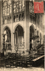 L'abbaye de Saint-Denis - Le Transept à Saint-Denis