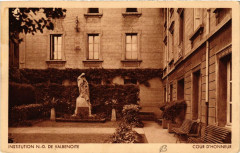 Institution N.-D. De Valbenoite Cour d'Honneur
