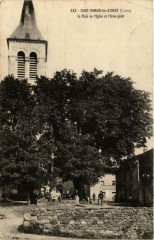 Saint-Romain-les-Atheux La Place de l'Eglise et l'Orme géant -
																					42660 Saint-Romain-les-Atheux
																			