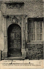 Sainte-Croix-en-Jarez Vieille Porte et Fronton de la Cellule à Sainte-Croix-en-Jarez