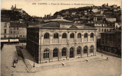 Vienne - Place de Miremont et Musée Bibliothéque à Vienne