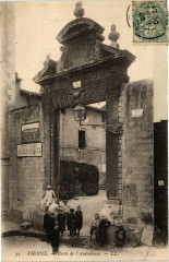 Vienne - Porte de l'Ambulance à Vienne