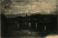 Grenoble - Vue de Nuit sur la Ville et les Alpes à Grenoble