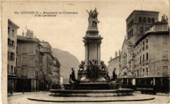 Grenoble - Monument du Centenaire et la Cathédrale à Grenoble