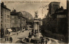 Grenoble La Place N.-D. et le Monument du Centenaire à Grenoble