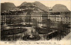 Grenoble La Place Victor-Hugo La Statue de Berlioz et les Forts à Grenoble
