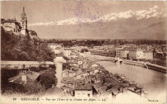 Grenoble Vue sur l'Isere et la Chaine des Alpes à Grenoble