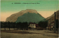 Grenoble L'Esplanade et le Casque de Néron à Grenoble