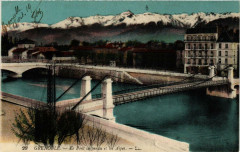 Grenoble Le Pont suspendu et les Alpes à Grenoble