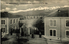 Grenoble Caserne des Chasseurs Alpines et la Chaine des Alpes à Grenoble