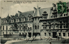 Carte postale ancienne Le Palais de Justice (ancien Château des Dauphins) et la Statue de Bayard
                                                                     à Grenoble
                                