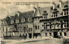 Le Palais de Justice (ancien Château des Dauphins) et la Statue de Bayard à Grenoble