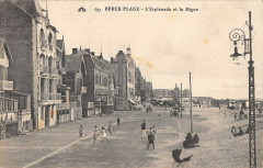 Berck Plage L'Esplanade Et La Digue à Berck