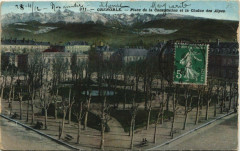 Grenoble Place de la Constit.et la Chaine des Alpes à Grenoble