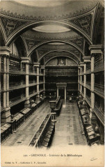 Grenoble - Intérieur de la Bibliotheque à Grenoble
