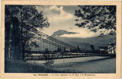 Grenoble - Le Pont suspendu sur le Drac et le Moucherotte à Grenoble