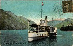 Lac d'Annecy - Un Bateau a Vapeur à Annecy