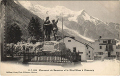 Chamonix Monument de Saussure et le Mont-Blanc