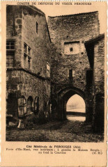 Perouges Porte d'En-Haut vue intérieure à Pérouges