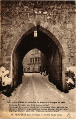 Perouges sous la neige Vieille Porte forte à Pérouges