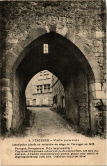 Perouges Vieille Porte forte à Pérouges