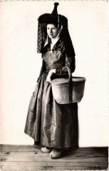 Bressanne en chapeau -
													01 Ain
												