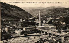 Vals-les-Bains Pont et Vallée de Vals vus de la Régude à Vals-les-Bains
