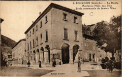 Tournon La Mairie. Ancienne Halle aux Blés. Ecole