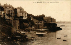Dinard- Bric a Brac , au loinSaint-Malo France à Dinard