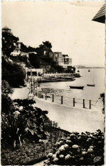 Dinard- Un coin de la Promenade du Clair de Lune France à Dinard