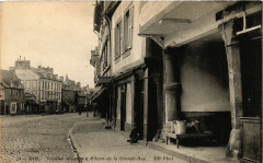 Dol- Vieilles Maisons a Pitiers de la Grande-Rue