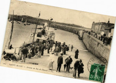 Saint-Malo-Arrivée du Bac de Dinard à Dinard