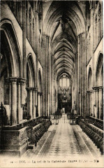 Dol-La Nef de la Cathédrale