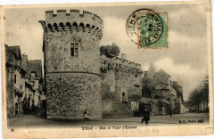 Vitre - Rue et Tour d'Embas à Vitré
