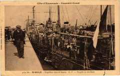 Cote d'emeraude Emerald Coast Saint-Malo Torpilleur dans le Bassin à Saint-Malo