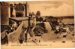 Saint-Malo - Les Remparts et la Tour Notre-Dame à Saint-Malo