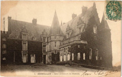 Courtalain - Cour intérieure du Chateau