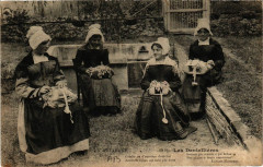En Auvergne - Les Dentellieres - Folklore -
													43 Haute Loire
												