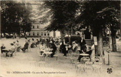 Neris-les-Bains Un coin du Parc pendant le Concert à Néris-les-Bains